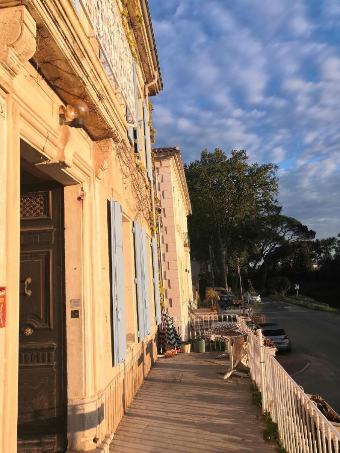 Les Volets Bleus Bed & Breakfast Salleles-d'Aude Exterior photo