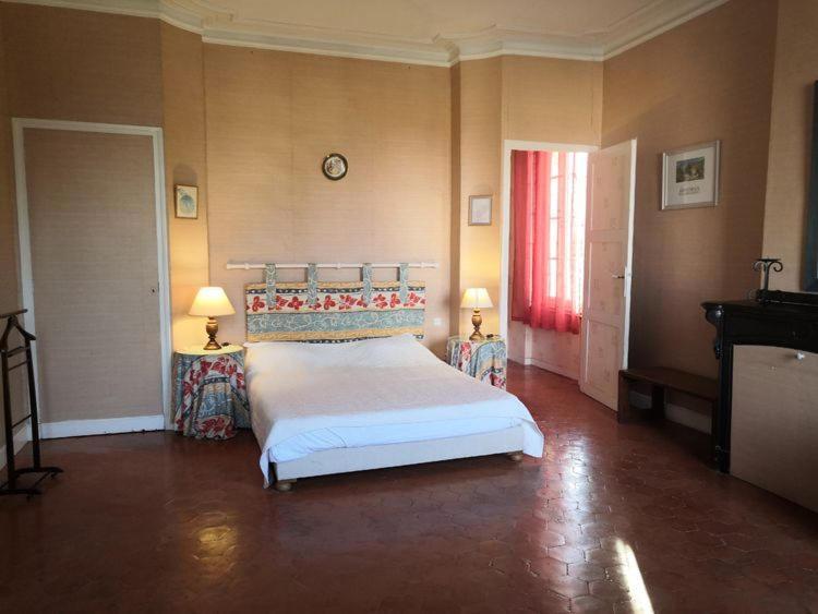 Les Volets Bleus Bed & Breakfast Salleles-d'Aude Exterior photo