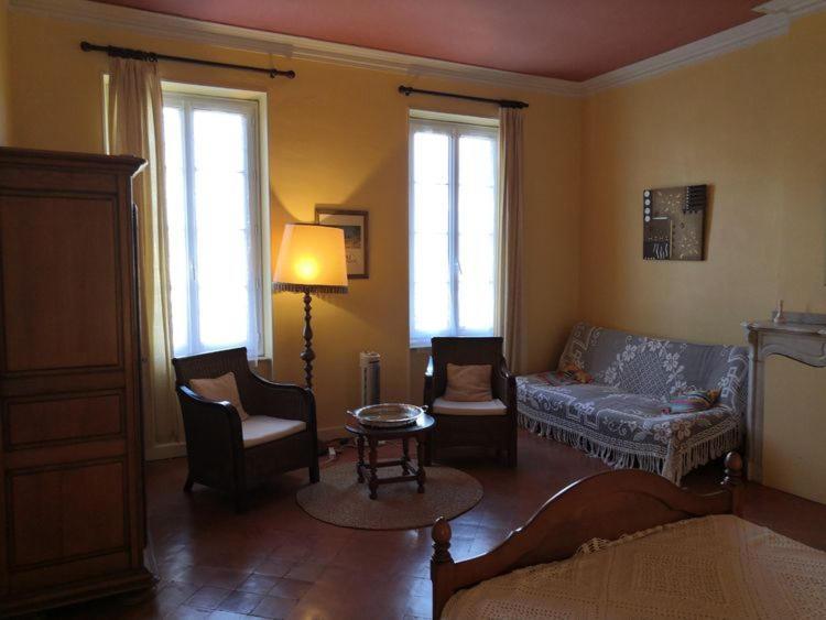 Les Volets Bleus Bed & Breakfast Salleles-d'Aude Exterior photo