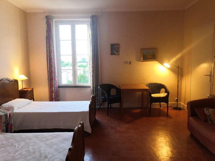 Les Volets Bleus Bed & Breakfast Salleles-d'Aude Exterior photo