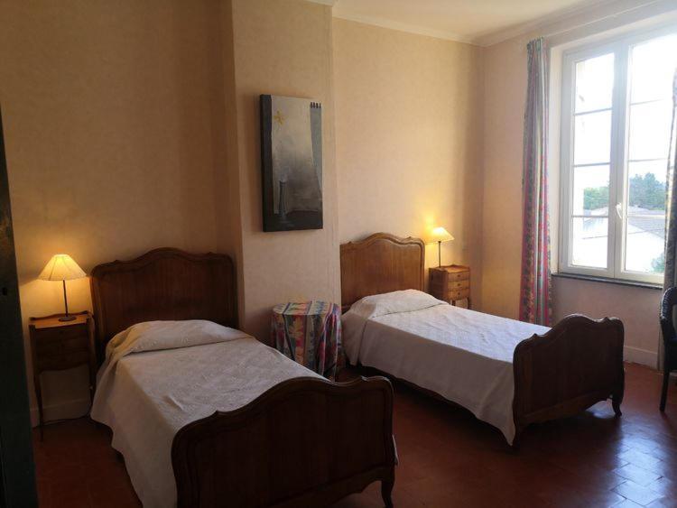 Les Volets Bleus Bed & Breakfast Salleles-d'Aude Exterior photo