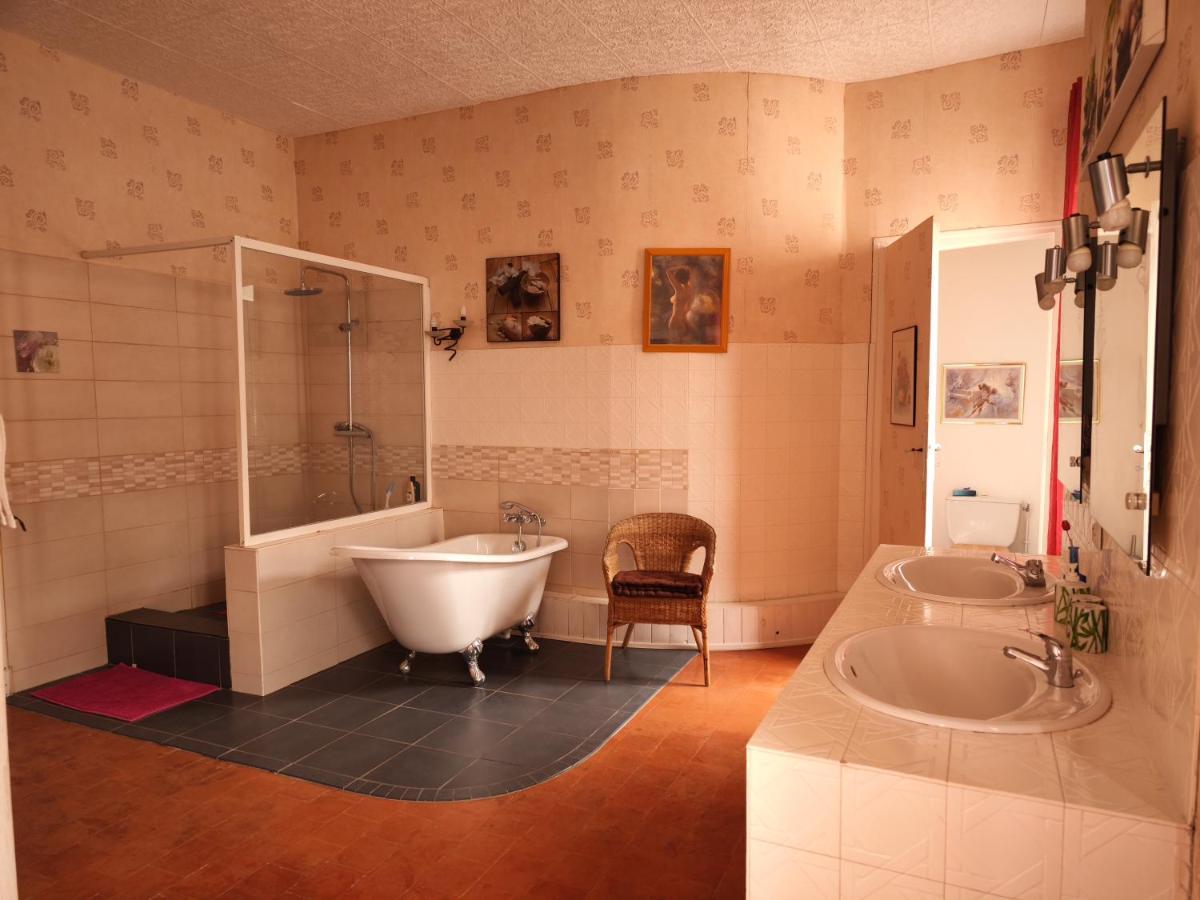 Les Volets Bleus Bed & Breakfast Salleles-d'Aude Exterior photo