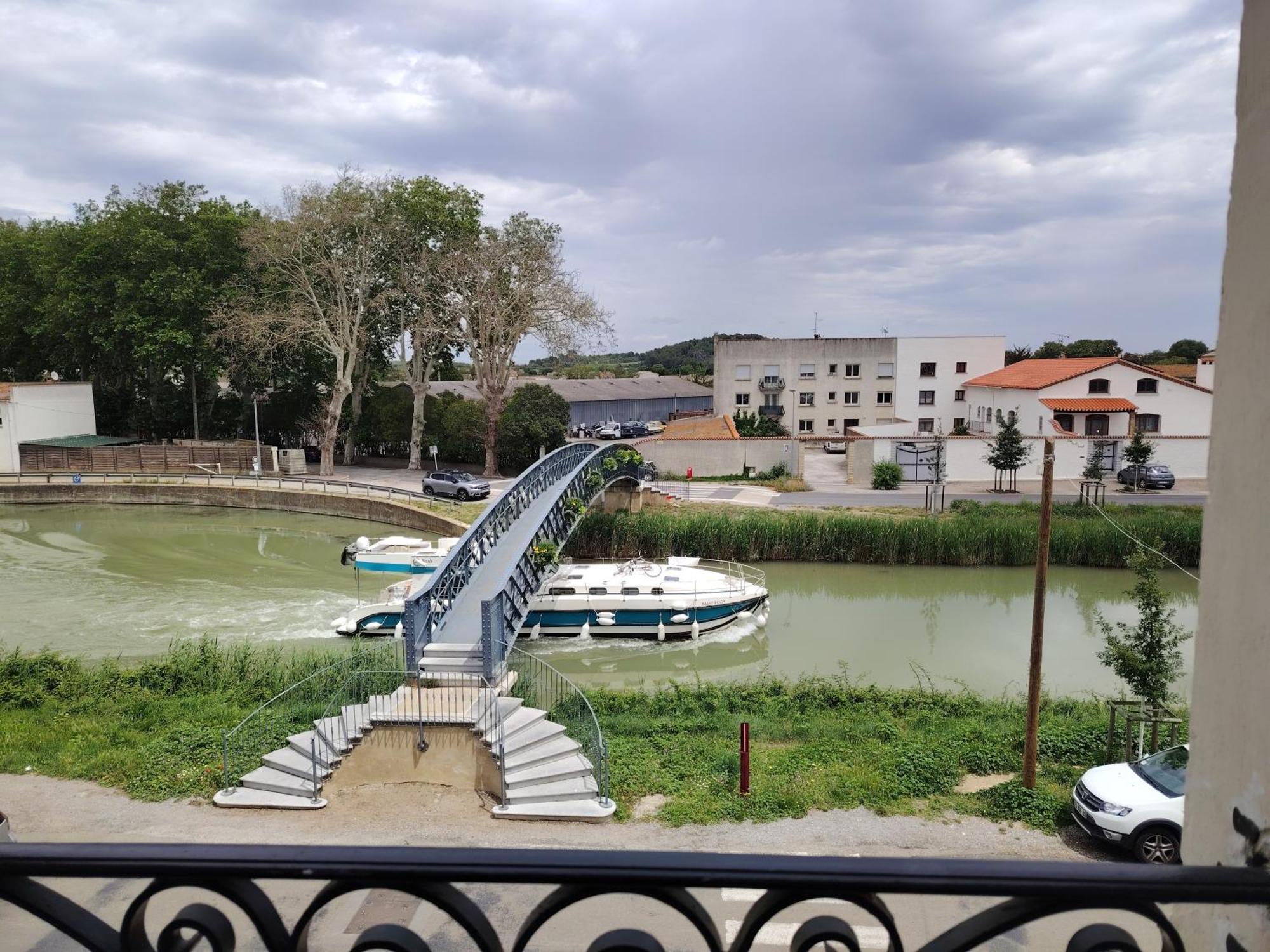 Les Volets Bleus Bed & Breakfast Salleles-d'Aude Exterior photo