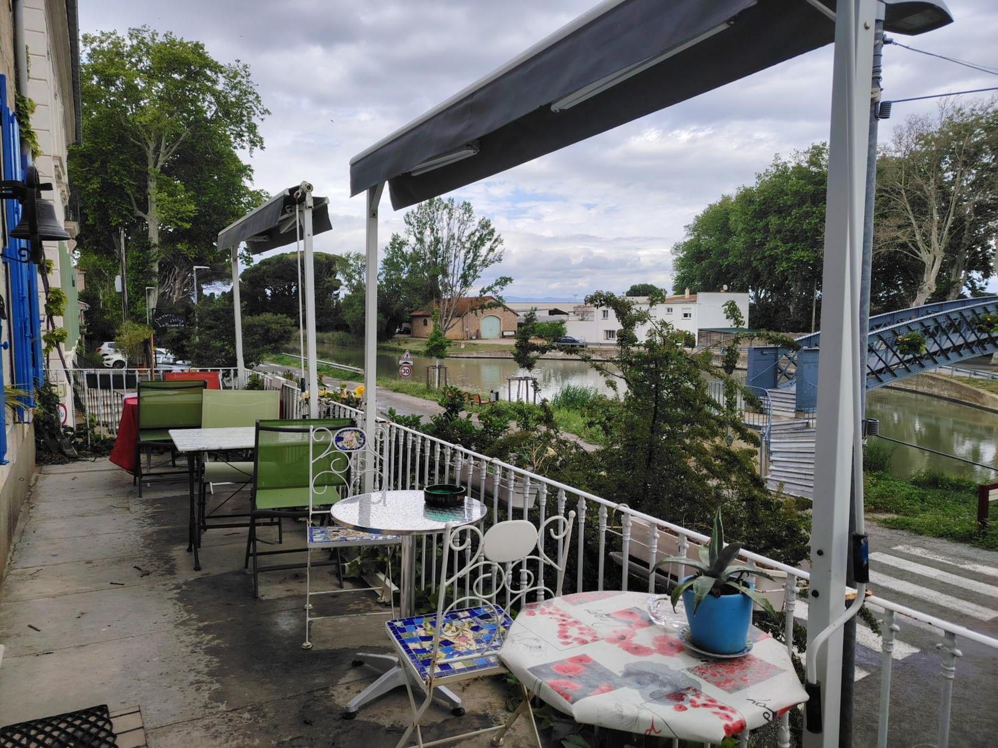 Les Volets Bleus Bed & Breakfast Salleles-d'Aude Exterior photo